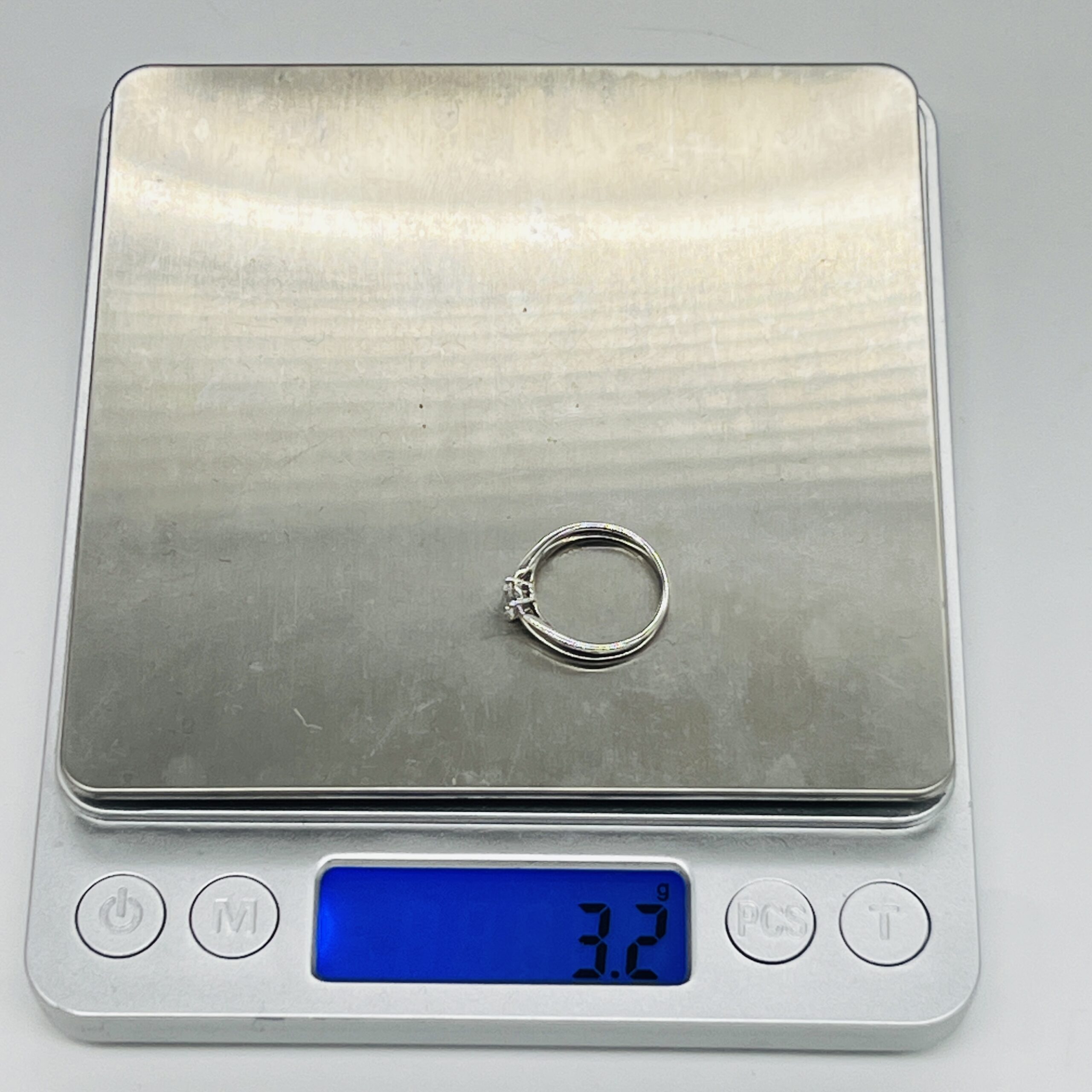 重さの実測 約3.2g