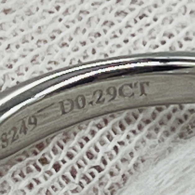 内側の刻印 D0.29CT