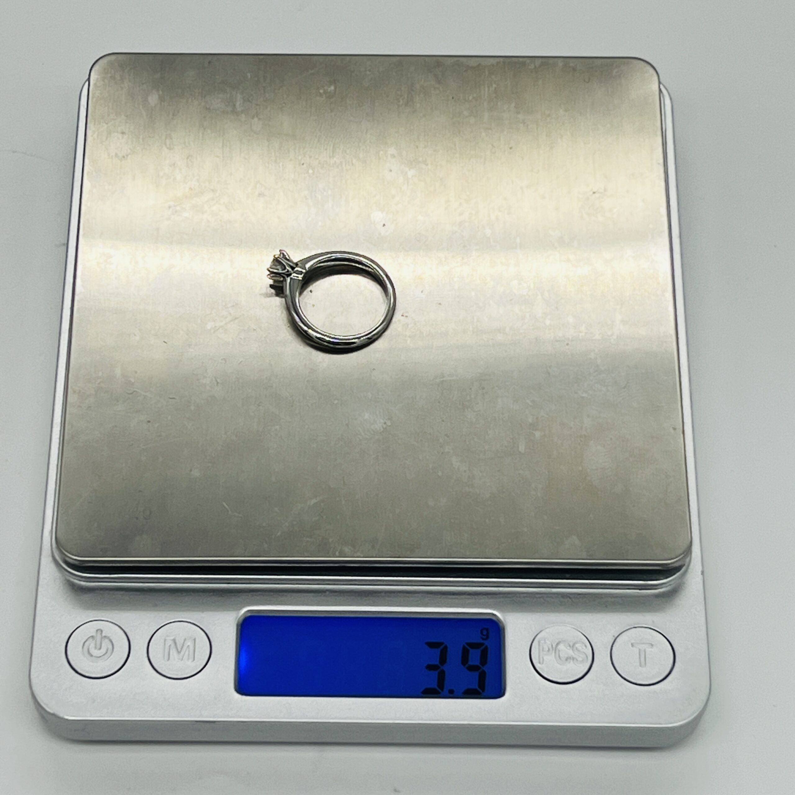 重さの実測 約3.9g