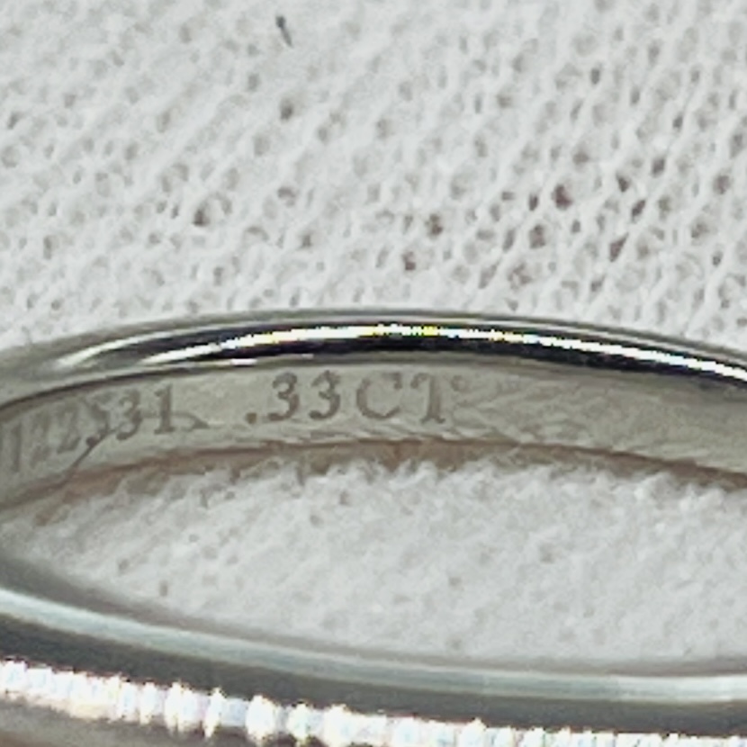 内側の刻印 .33CT