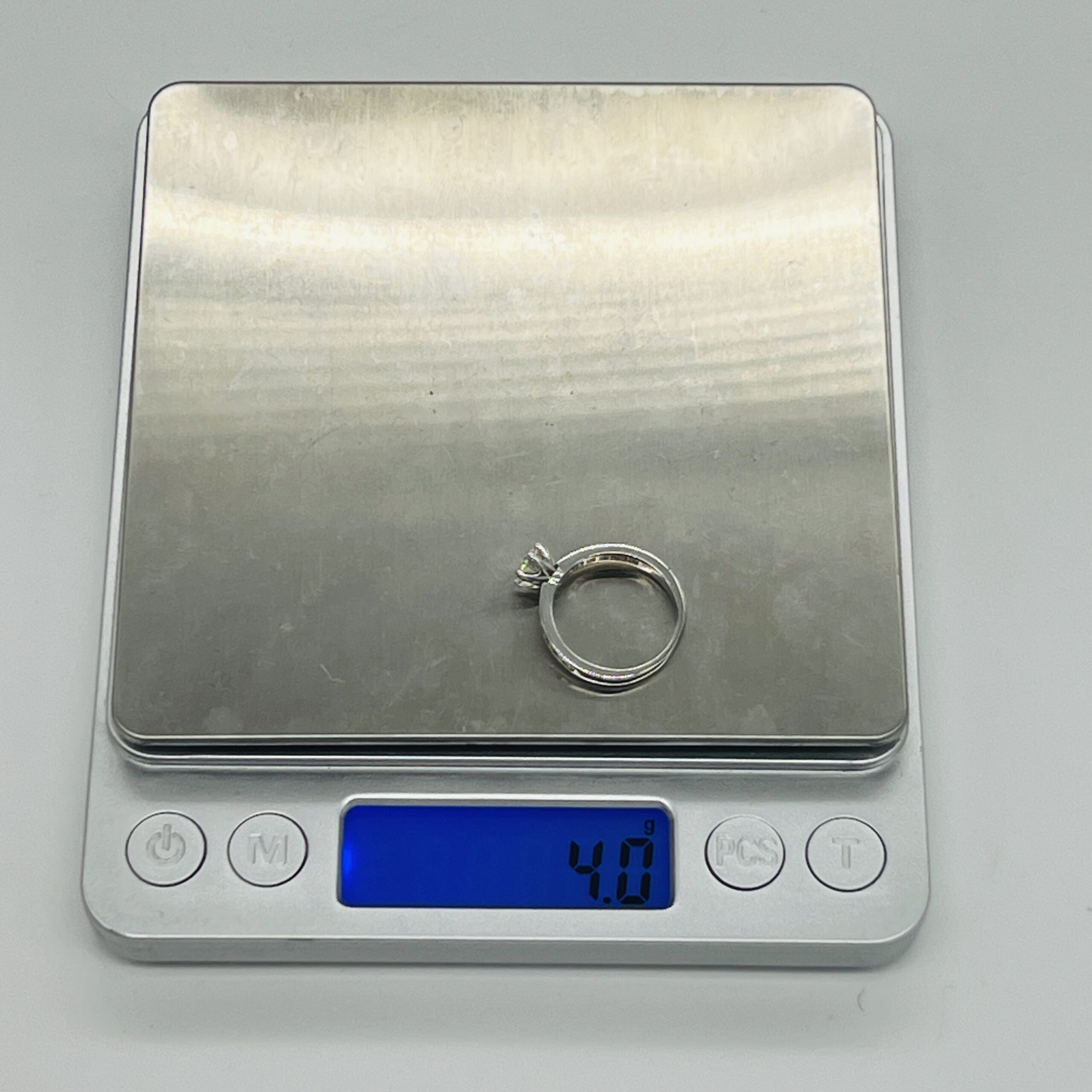 重さの実測 約4.0g